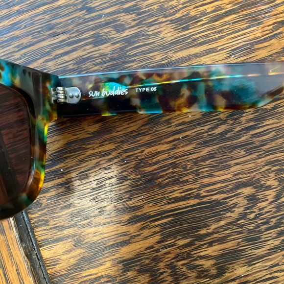 Sun Buddies Tortoise Sunglasses - Picture 4 of 5